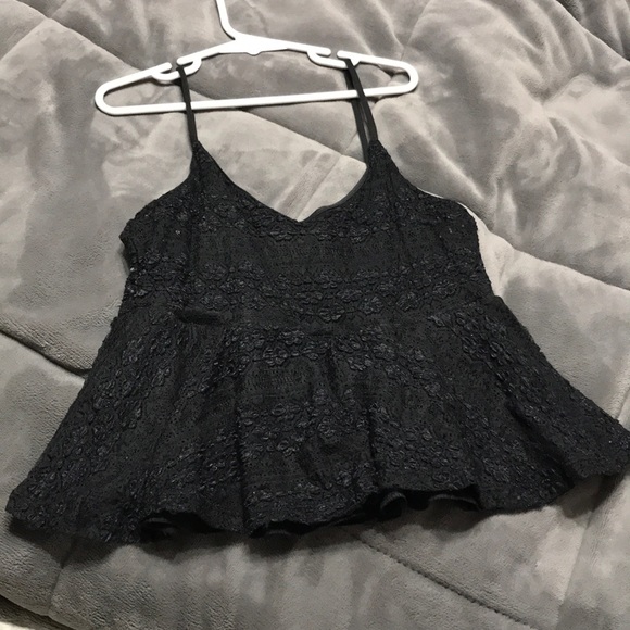 Tops - Black flowy cropped tank